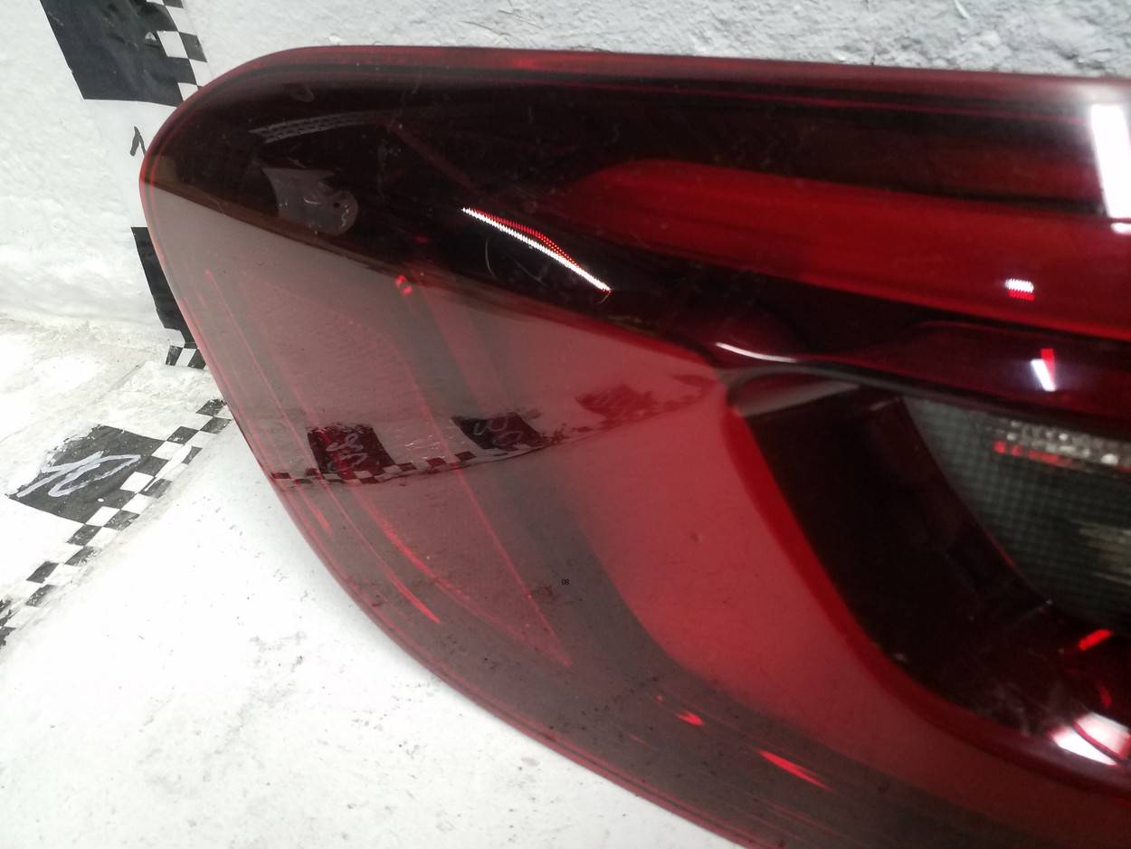 Фонарь задний наружный левый