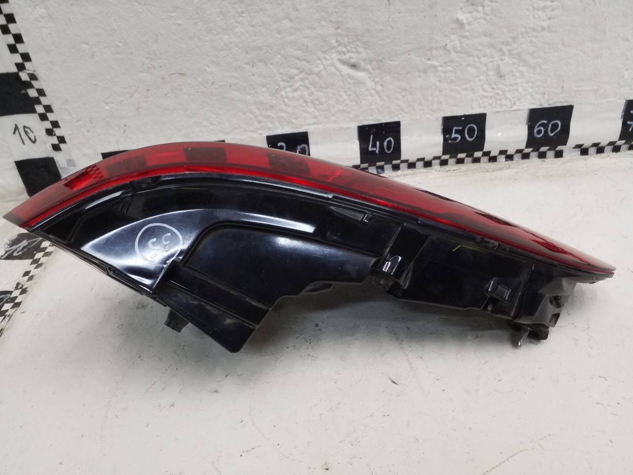 Фонарь задний наружный левый