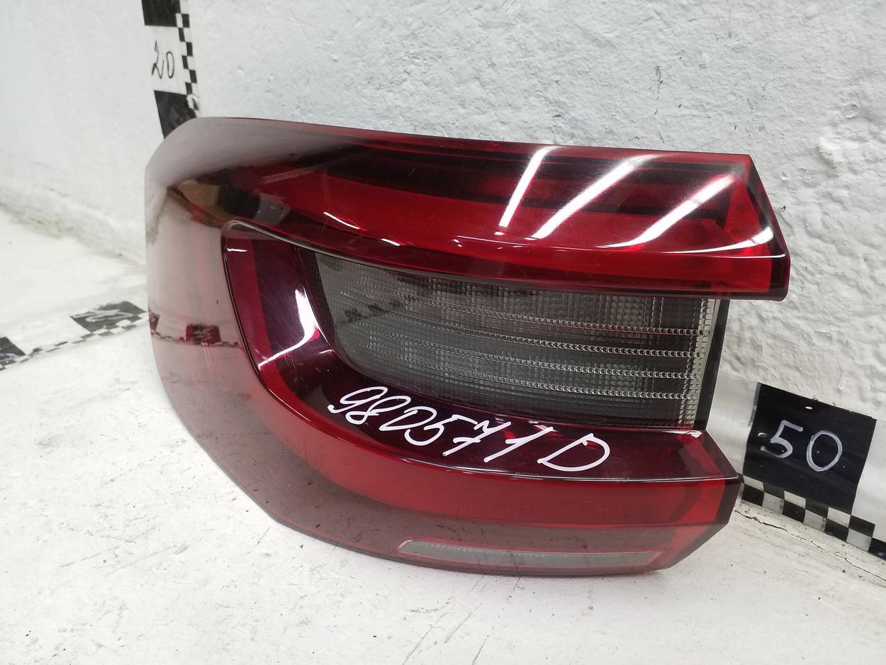 Фонарь задний наружный левый