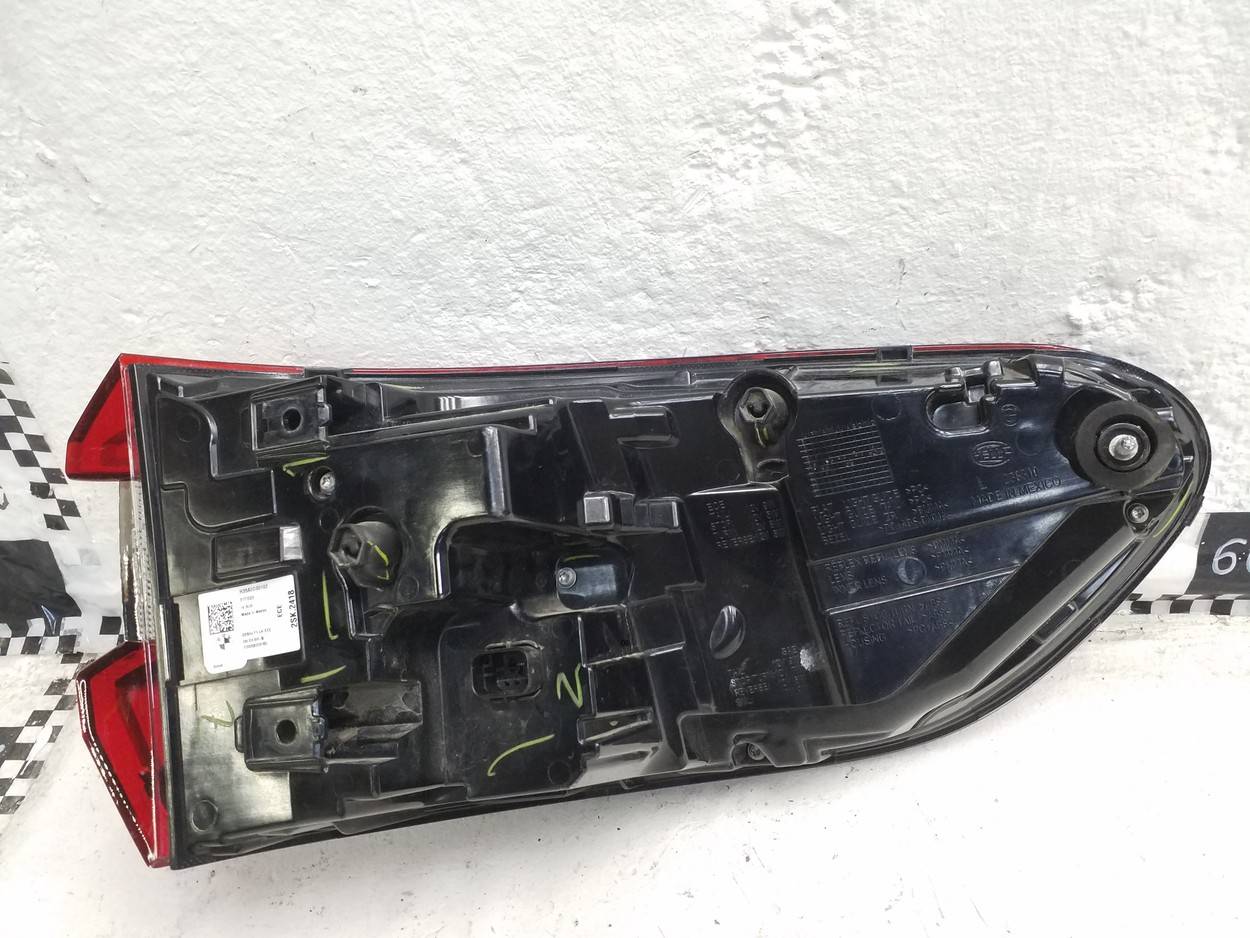 Фонарь задний наружный левый