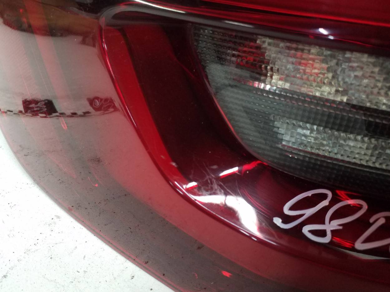 Фонарь задний наружный левый