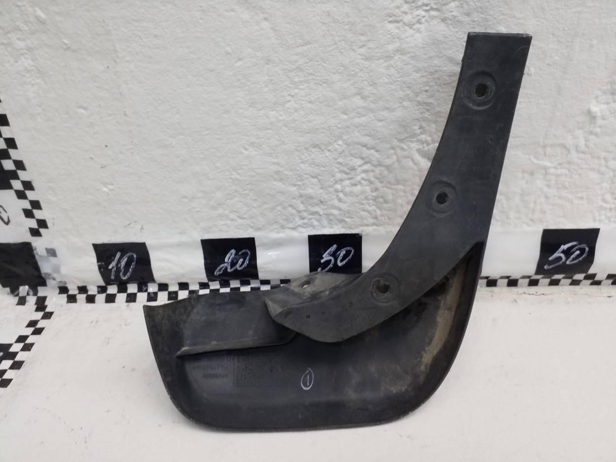 Брызговик задний левый