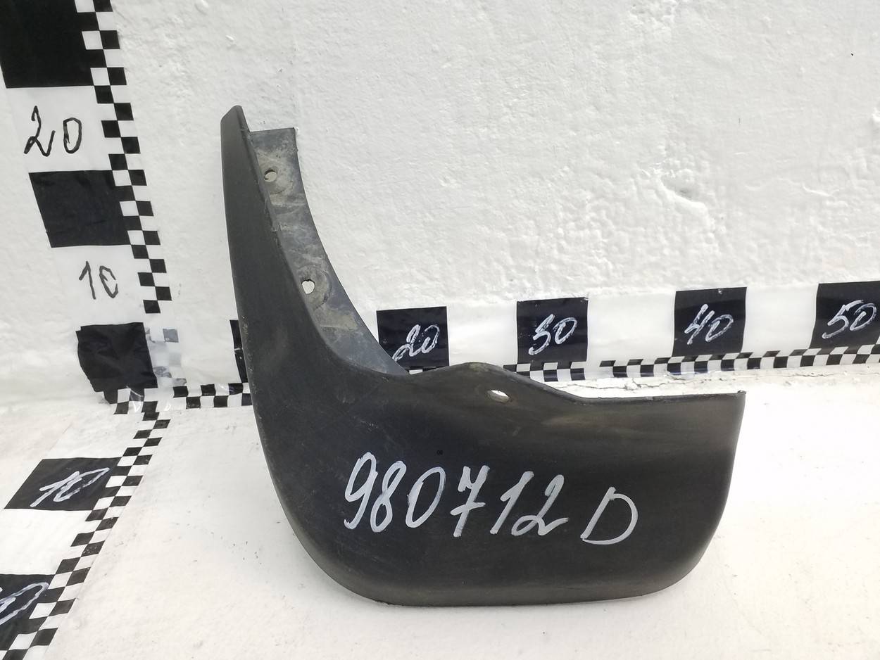 Брызговик задний левый