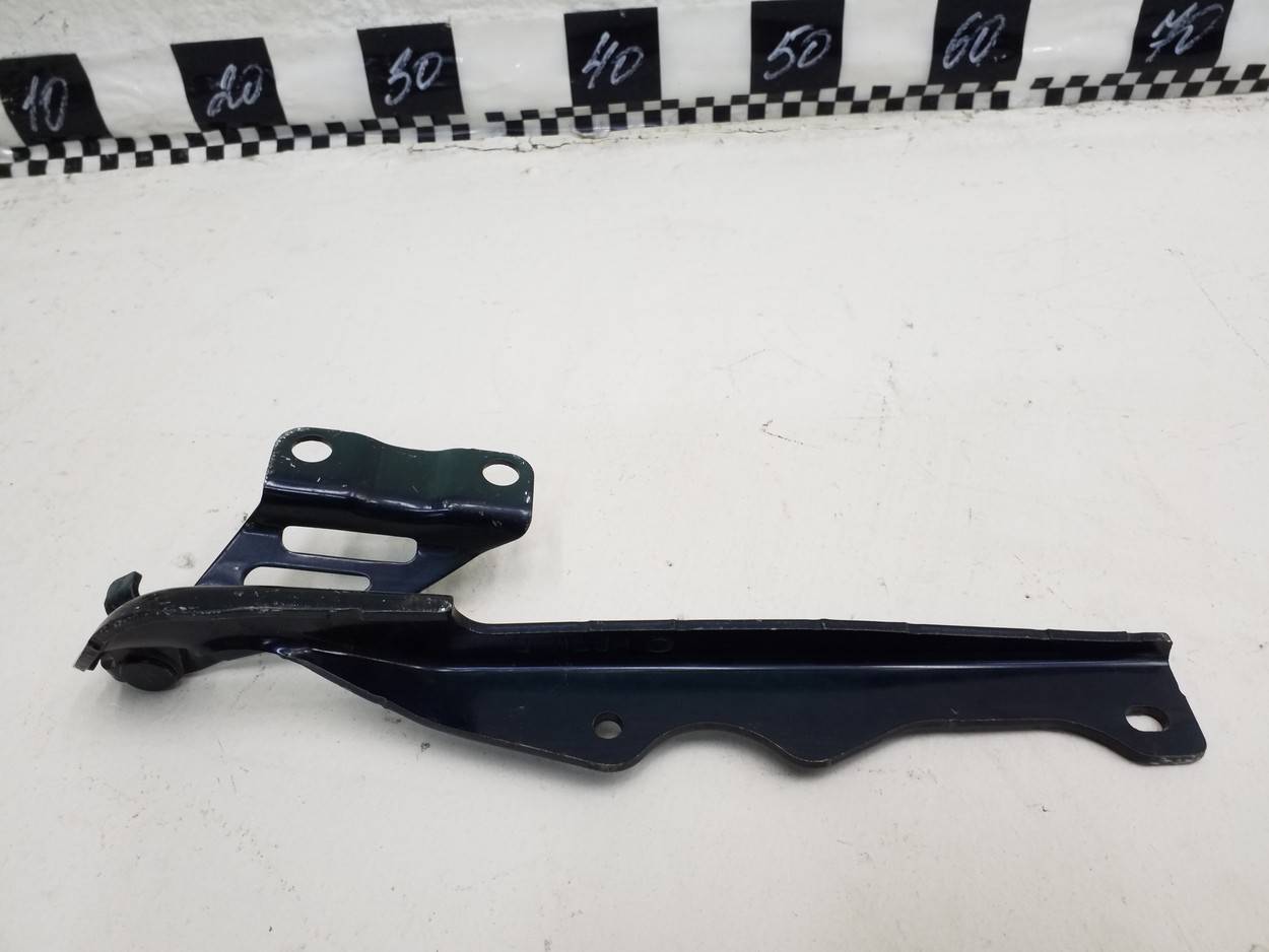 Петля капота правая