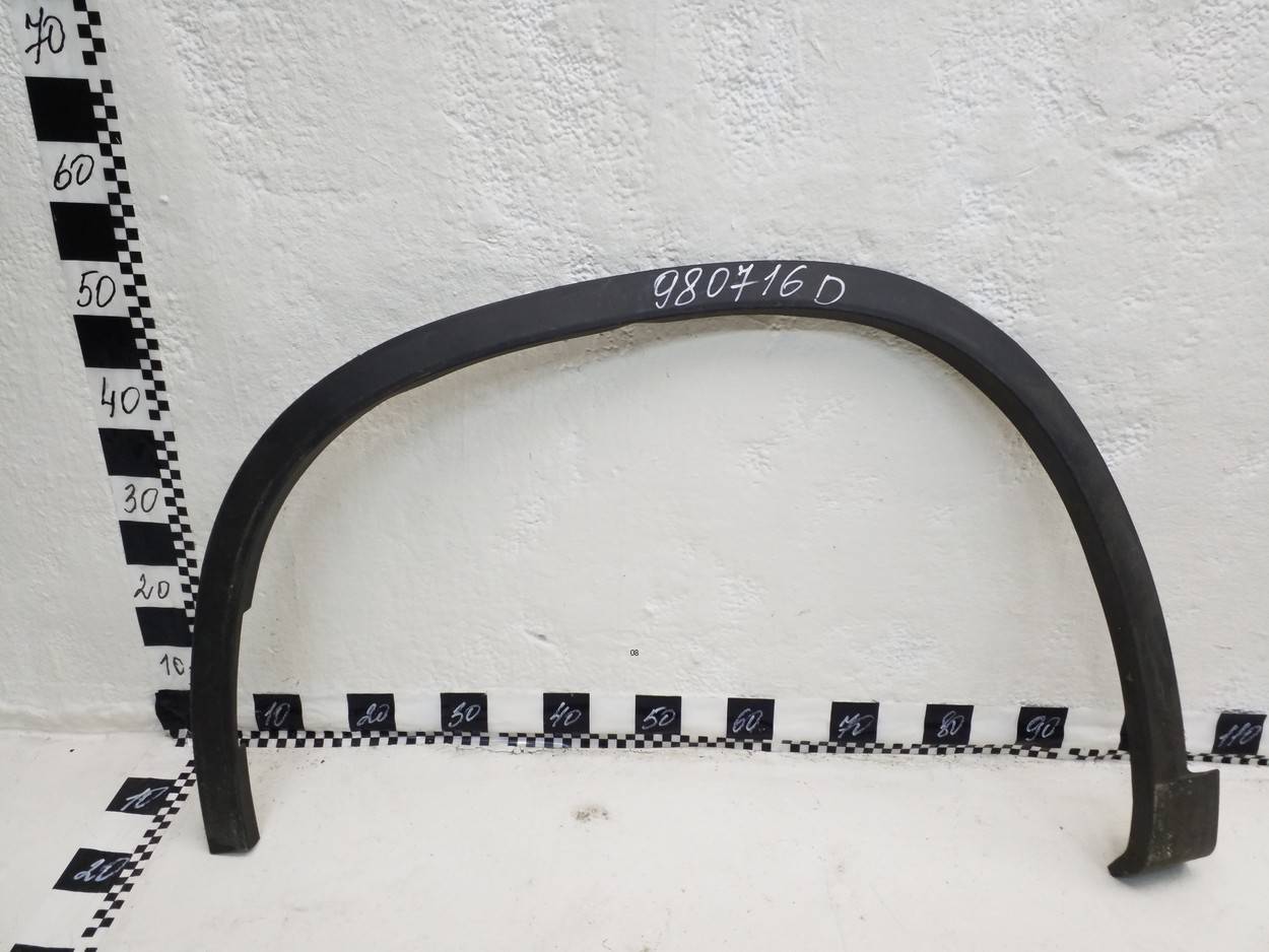 Накладка крыла переднего левого