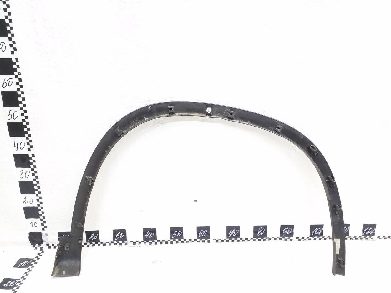 Накладка крыла переднего левого
