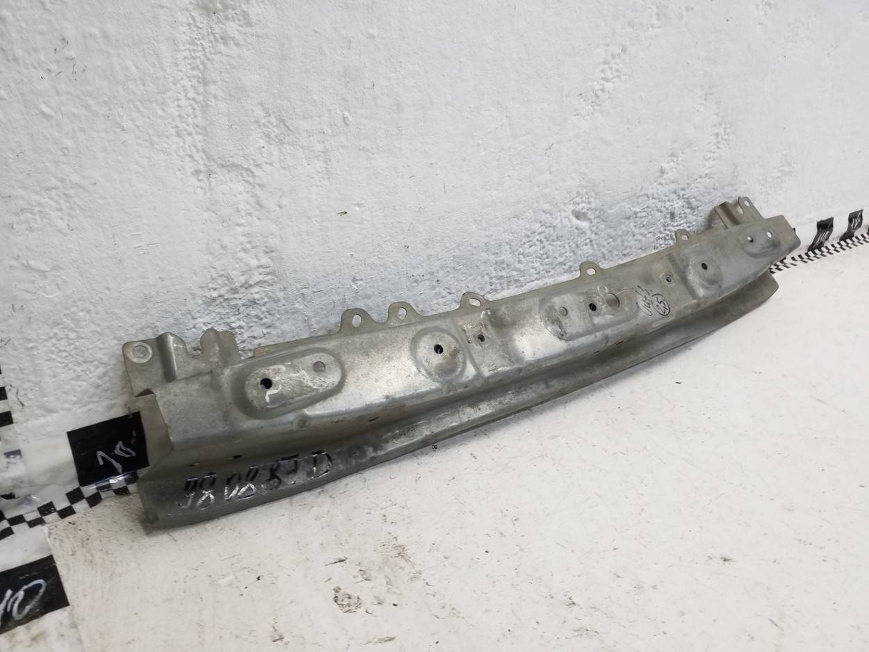 Усилитель переднего бампера