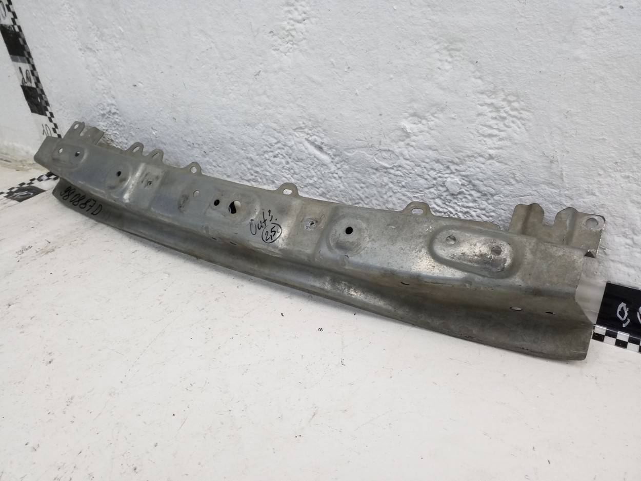 Усилитель переднего бампера