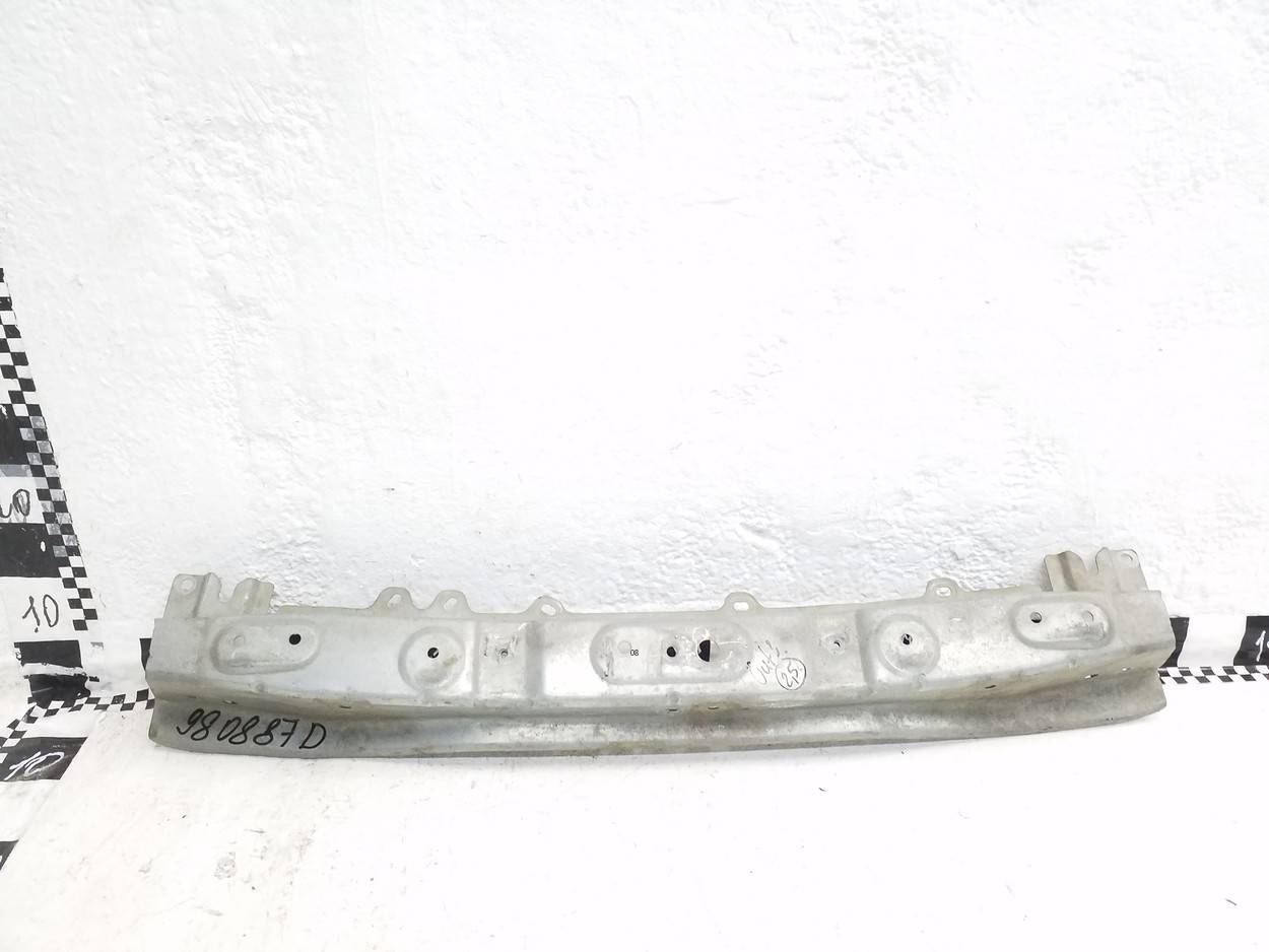 Усилитель переднего бампера