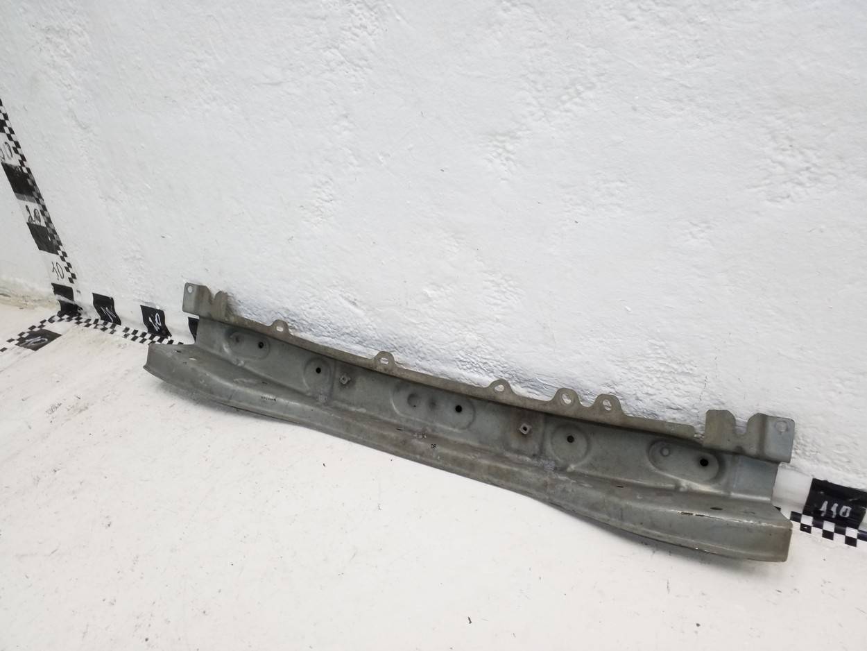 Усилитель переднего бампера