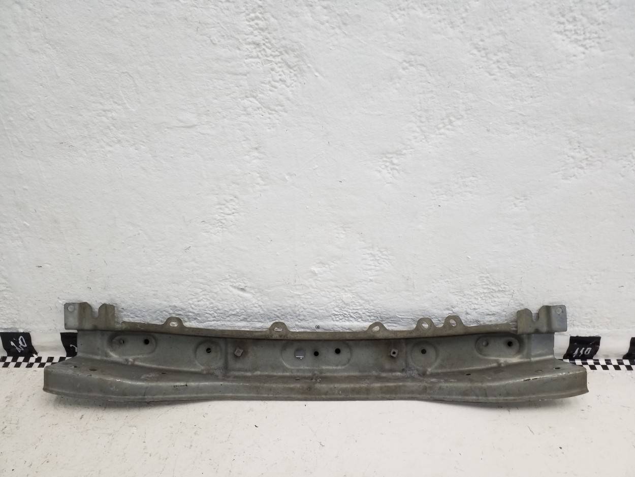 Усилитель переднего бампера