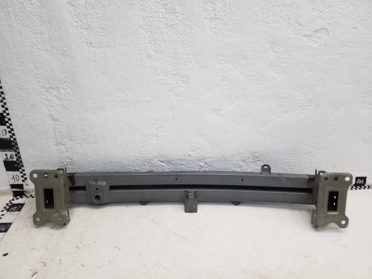 Усилитель переднего бампера