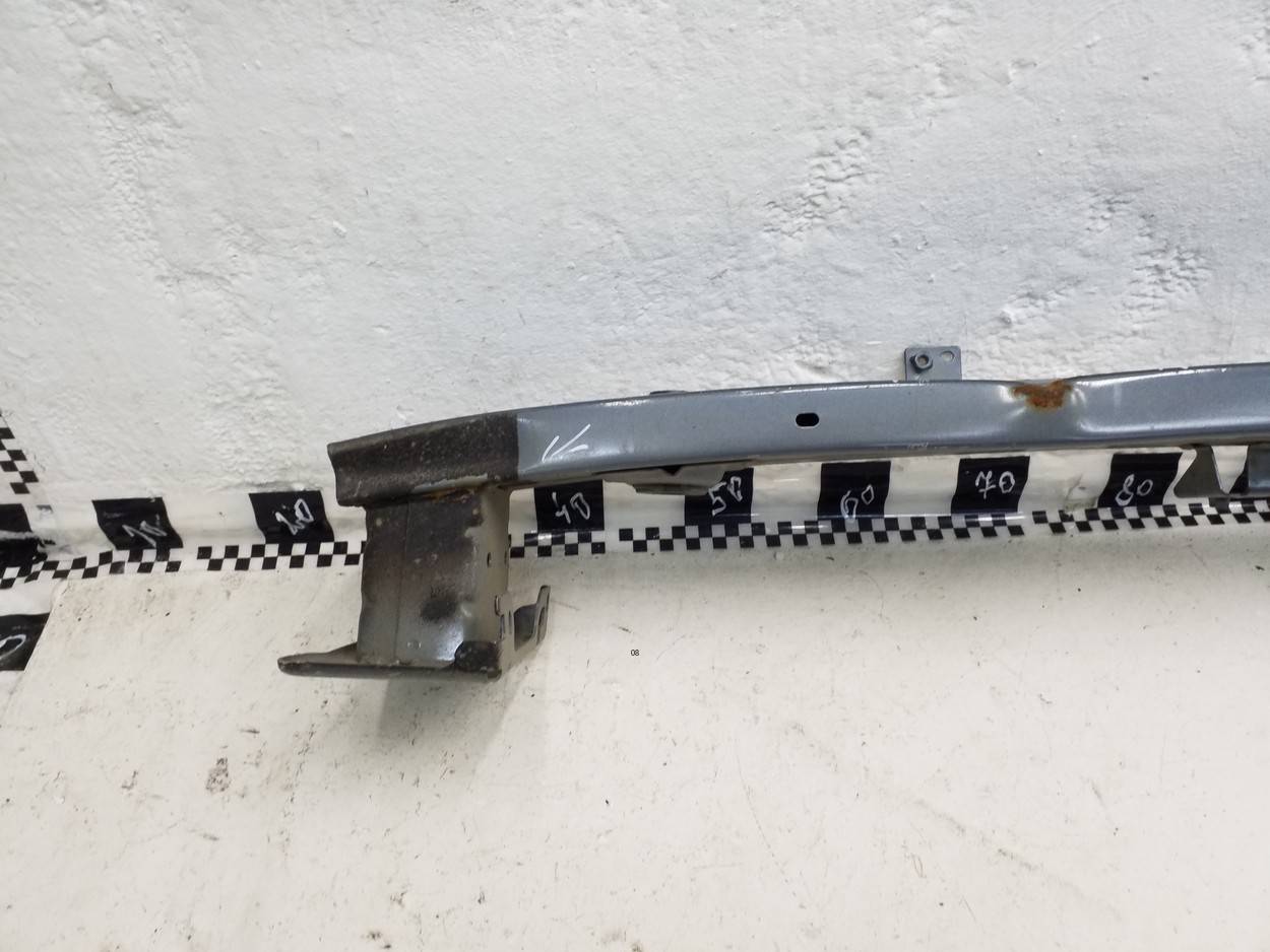 Усилитель переднего бампера