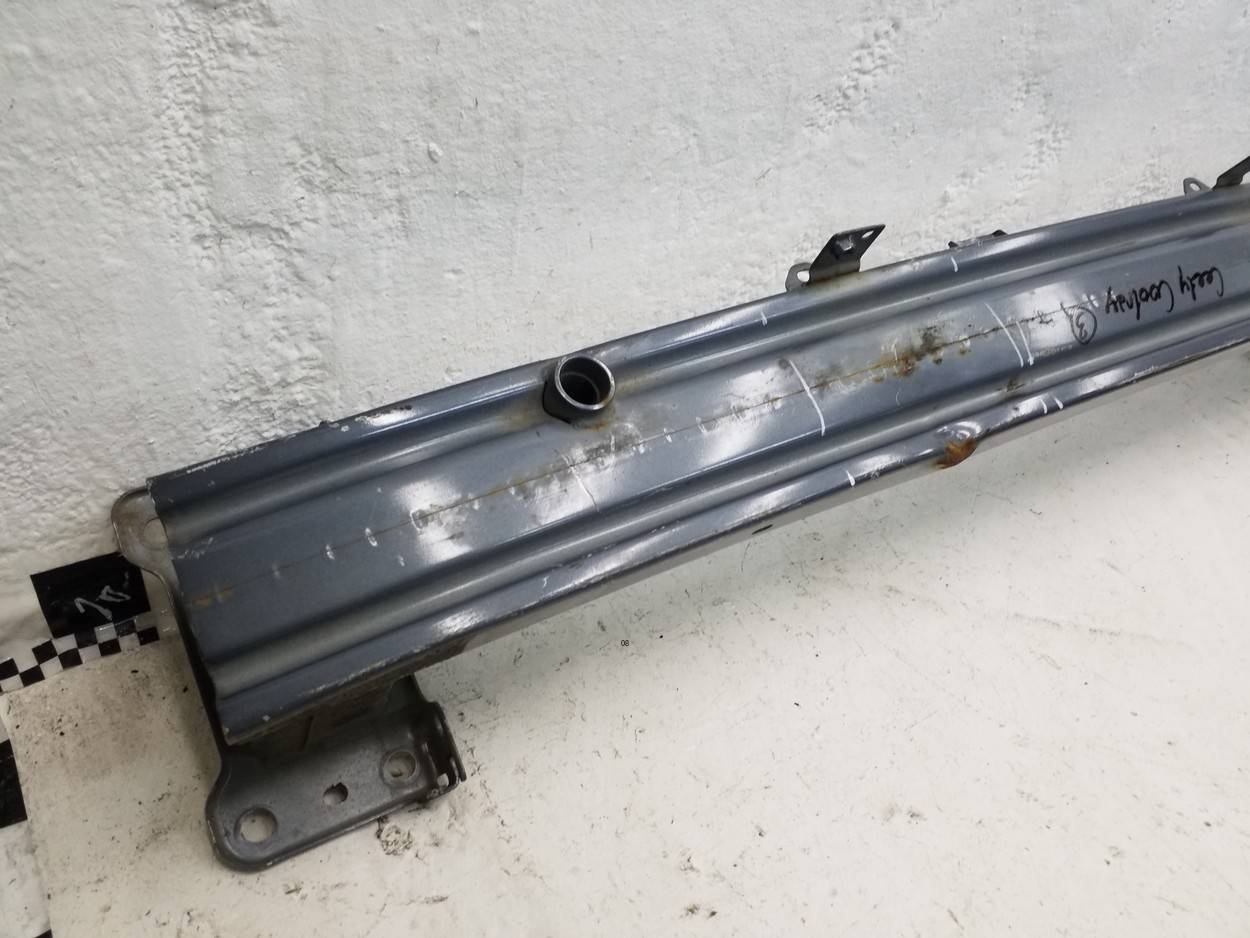 Усилитель переднего бампера