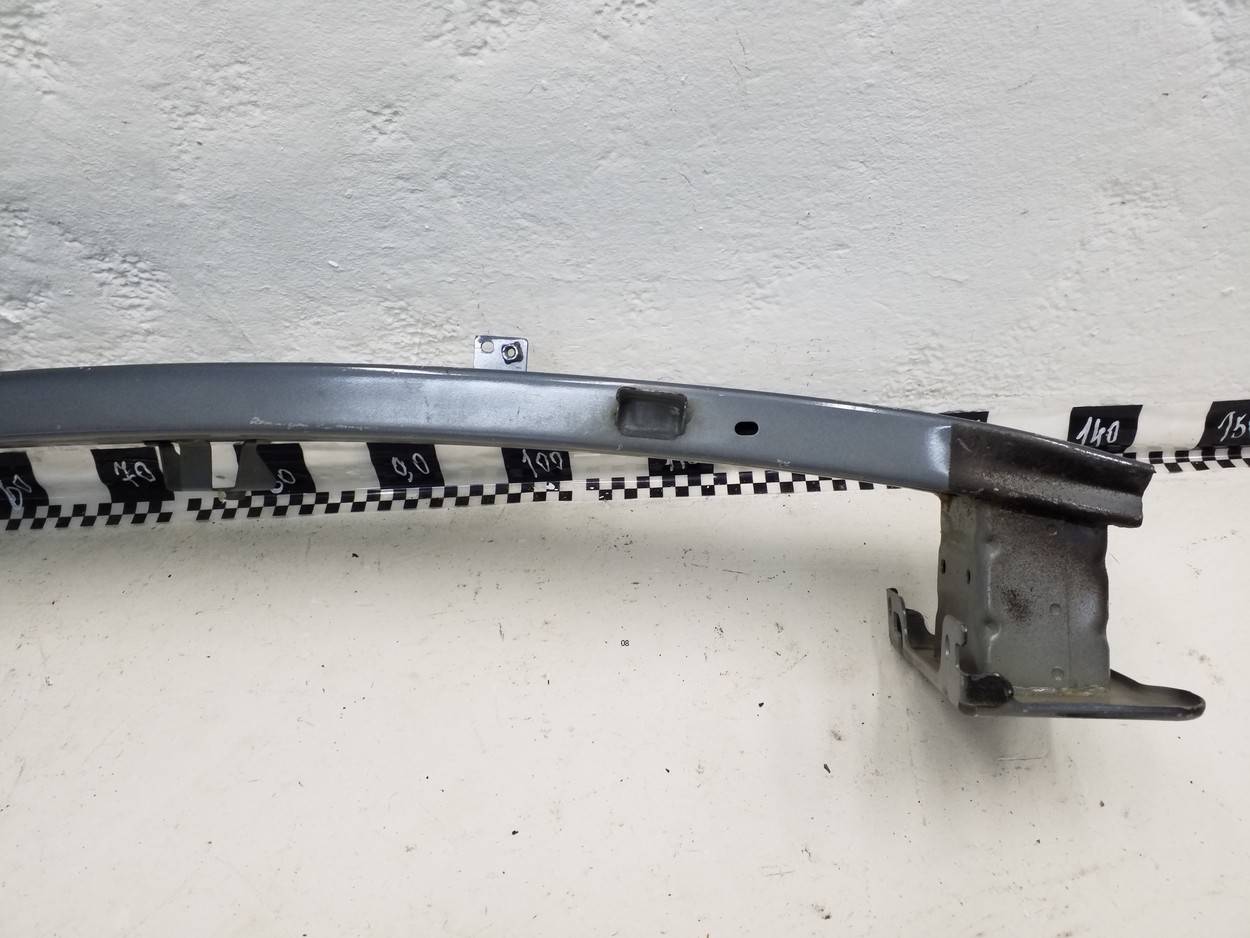 Усилитель переднего бампера