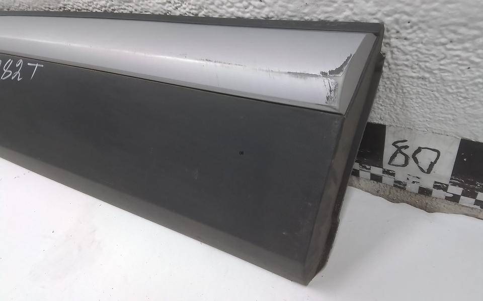 Накладка двери задней правой