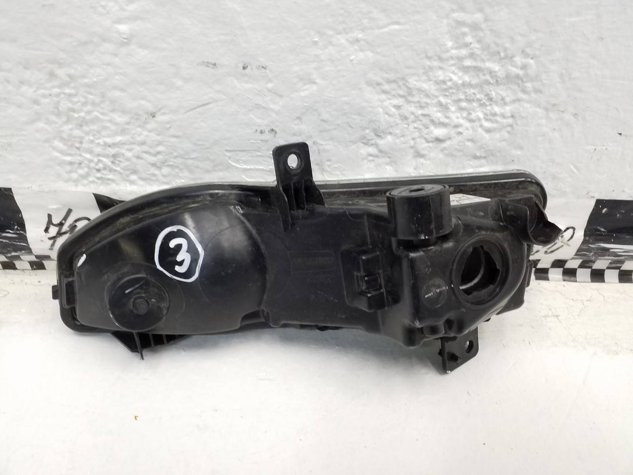 Фара противотуманная левая