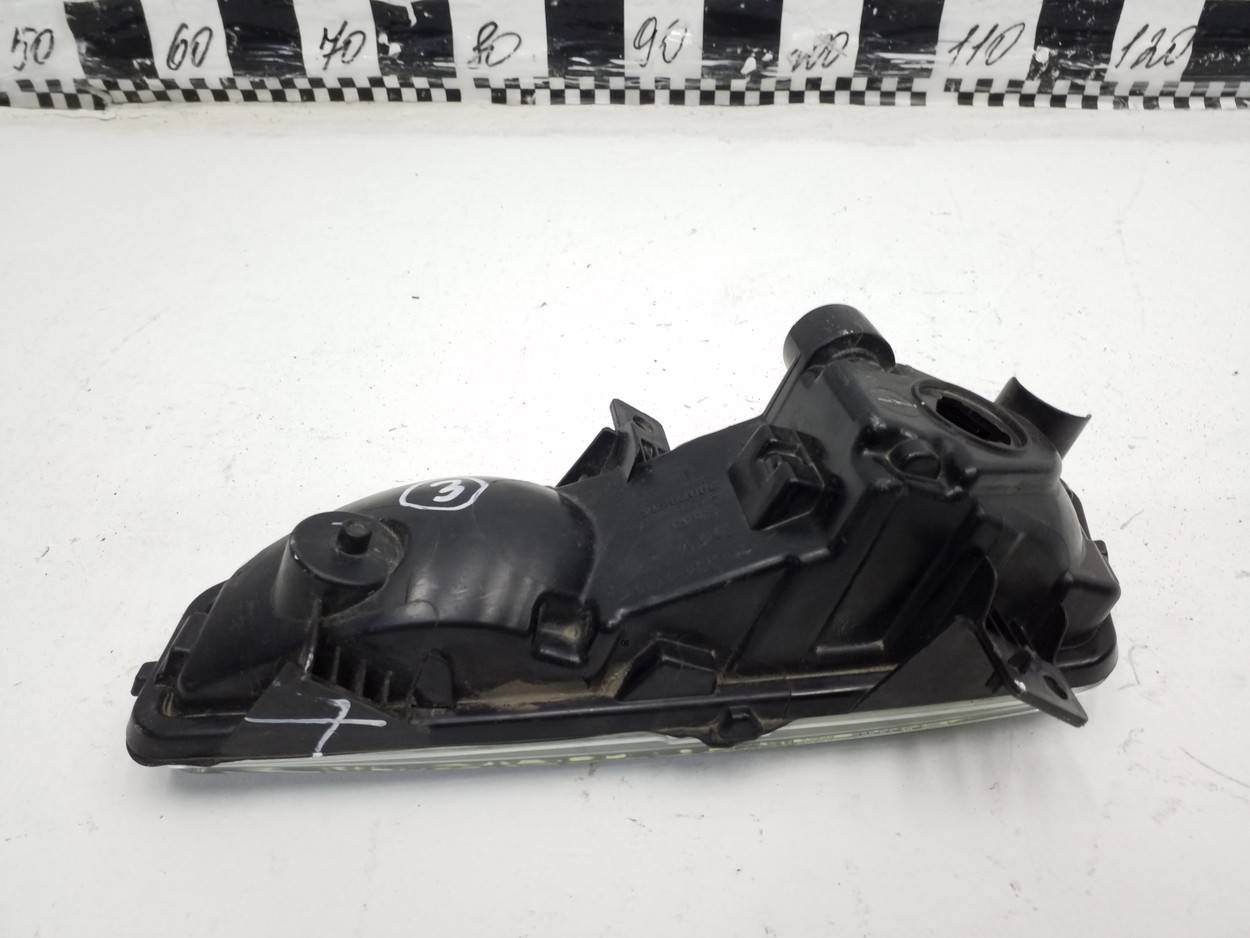 Фара противотуманная левая