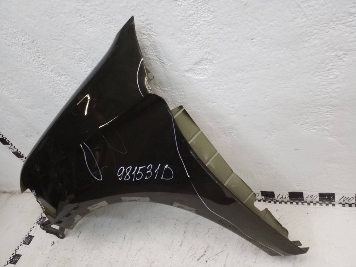 Крыло переднее левое