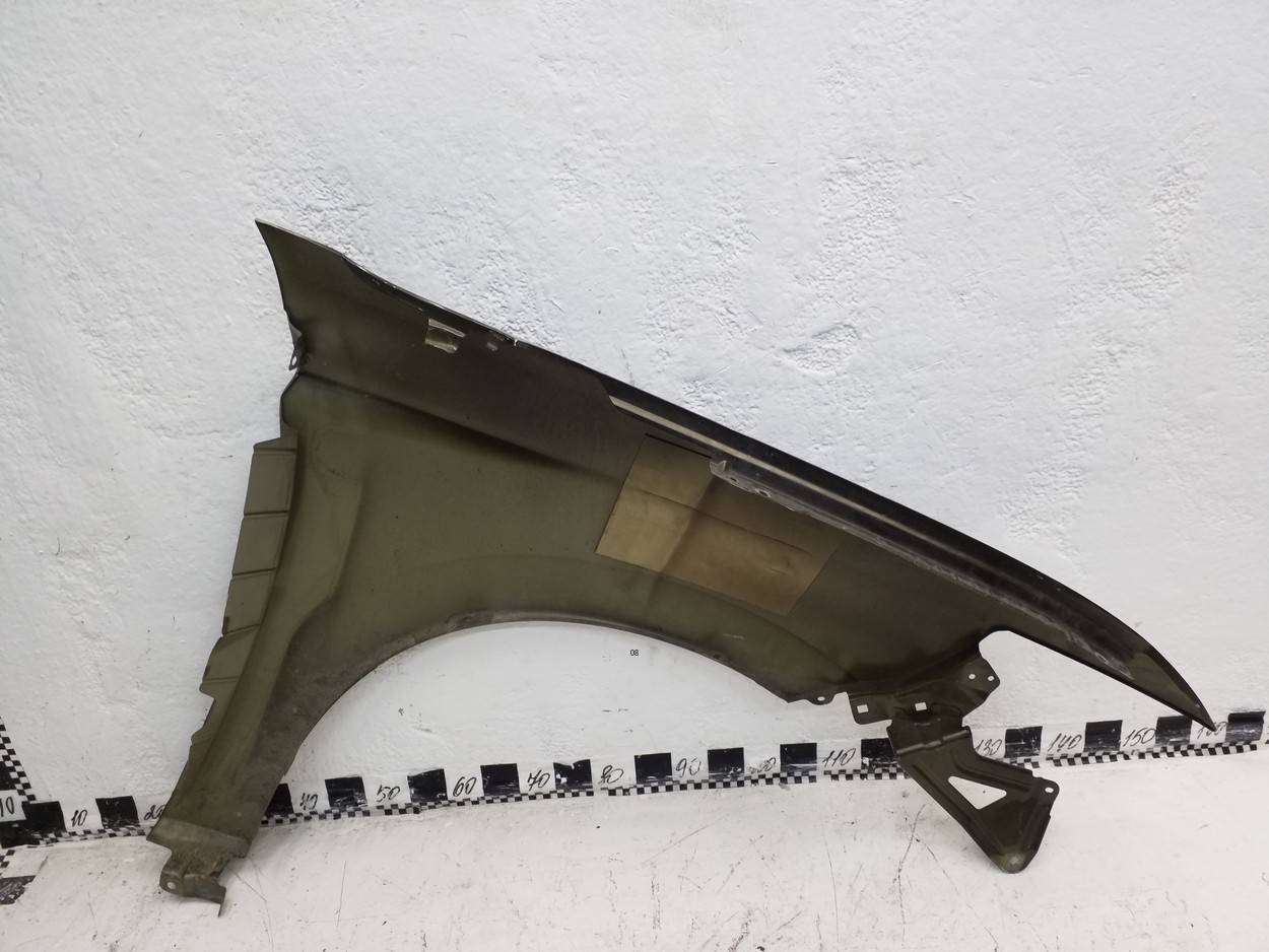 Крыло переднее левое
