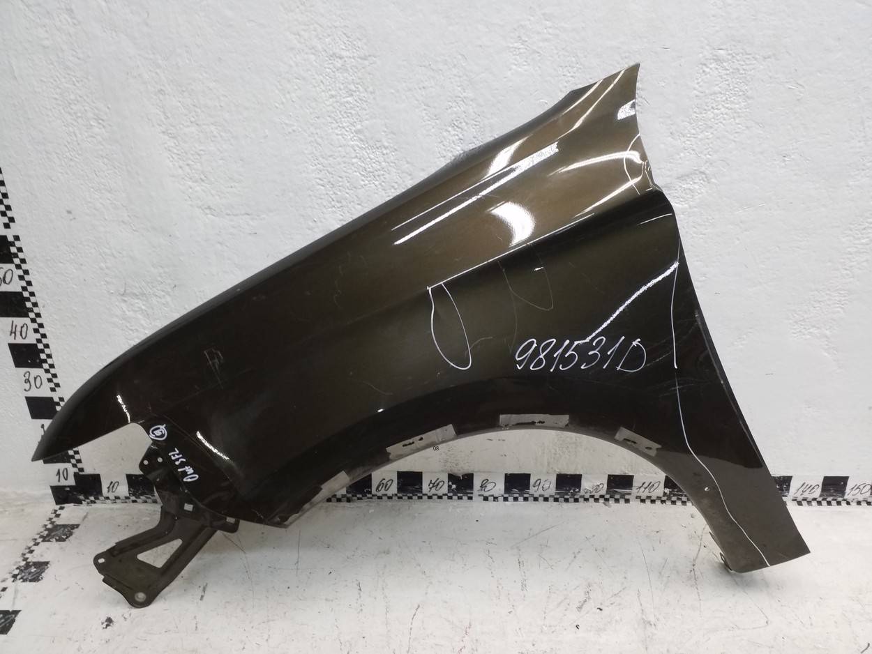 Крыло переднее левое