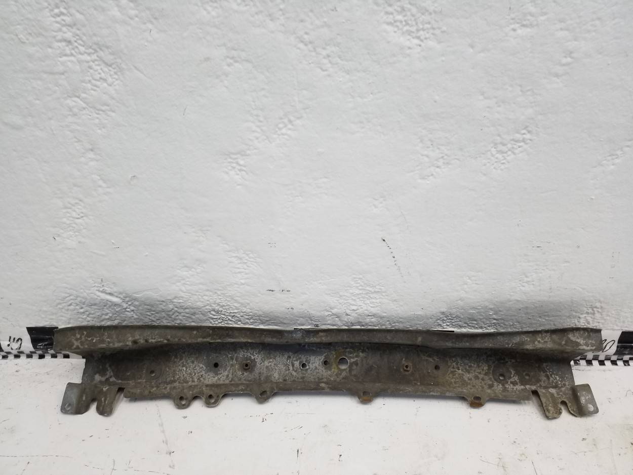 Усилитель переднего бампера