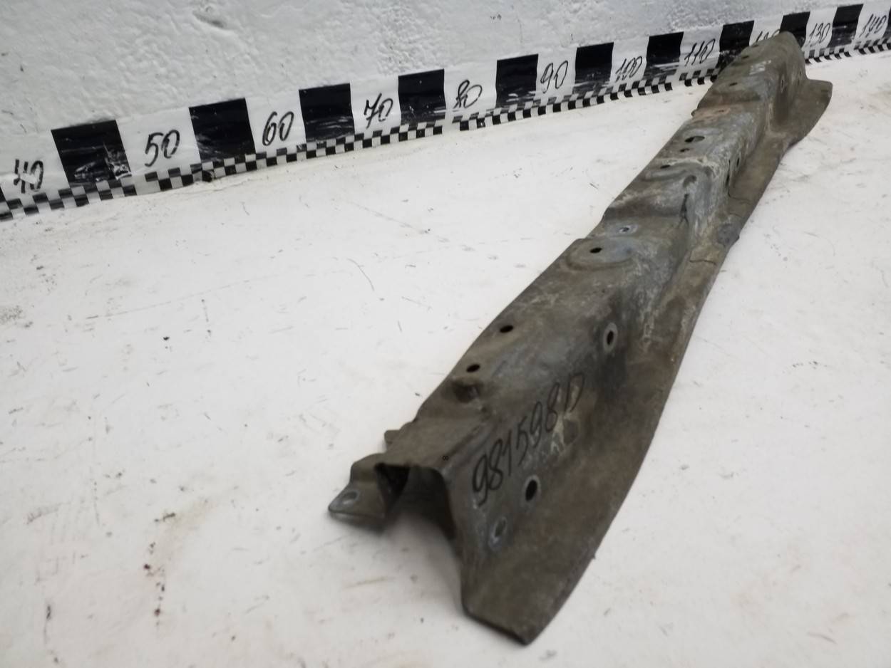 Усилитель переднего бампера