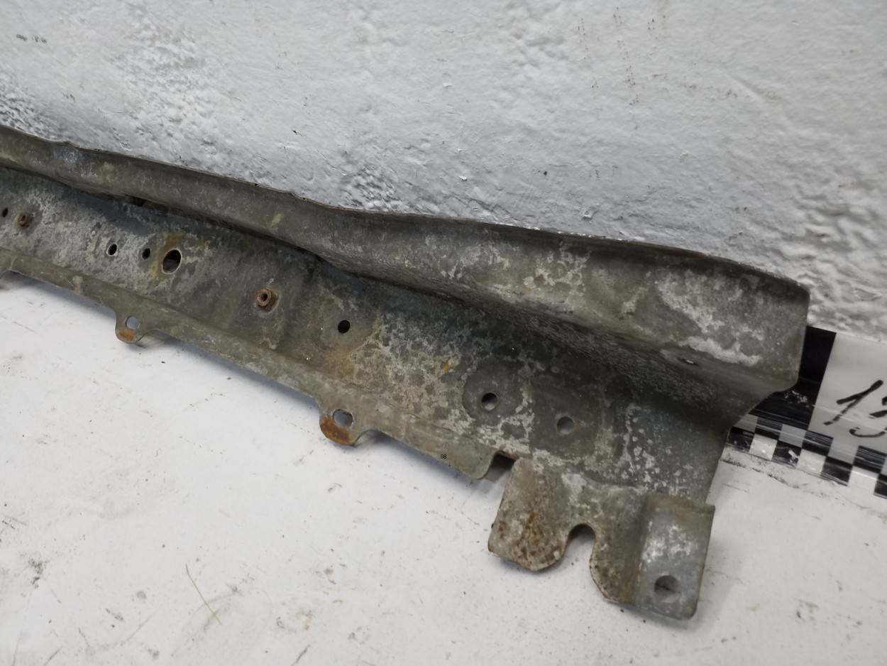 Усилитель переднего бампера