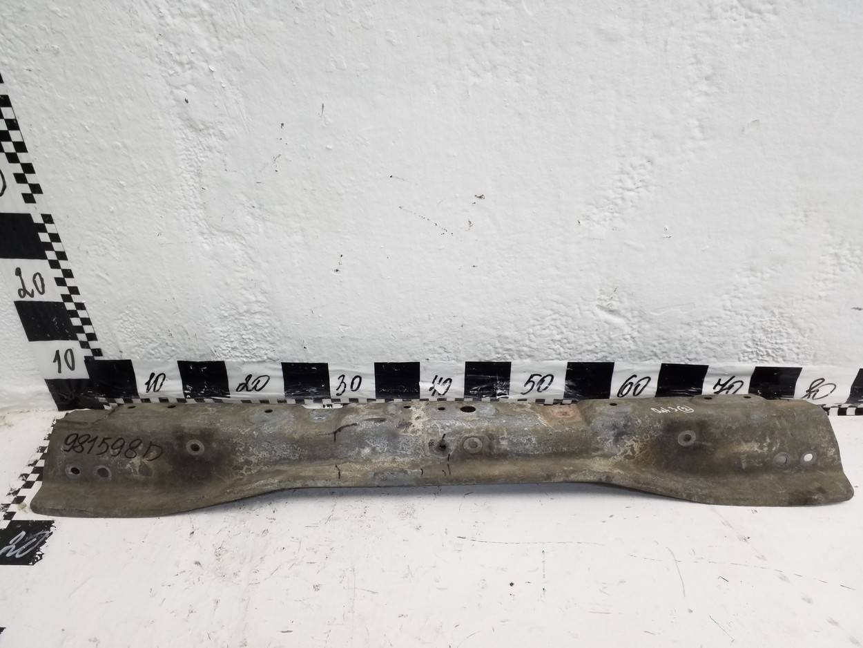 Усилитель переднего бампера