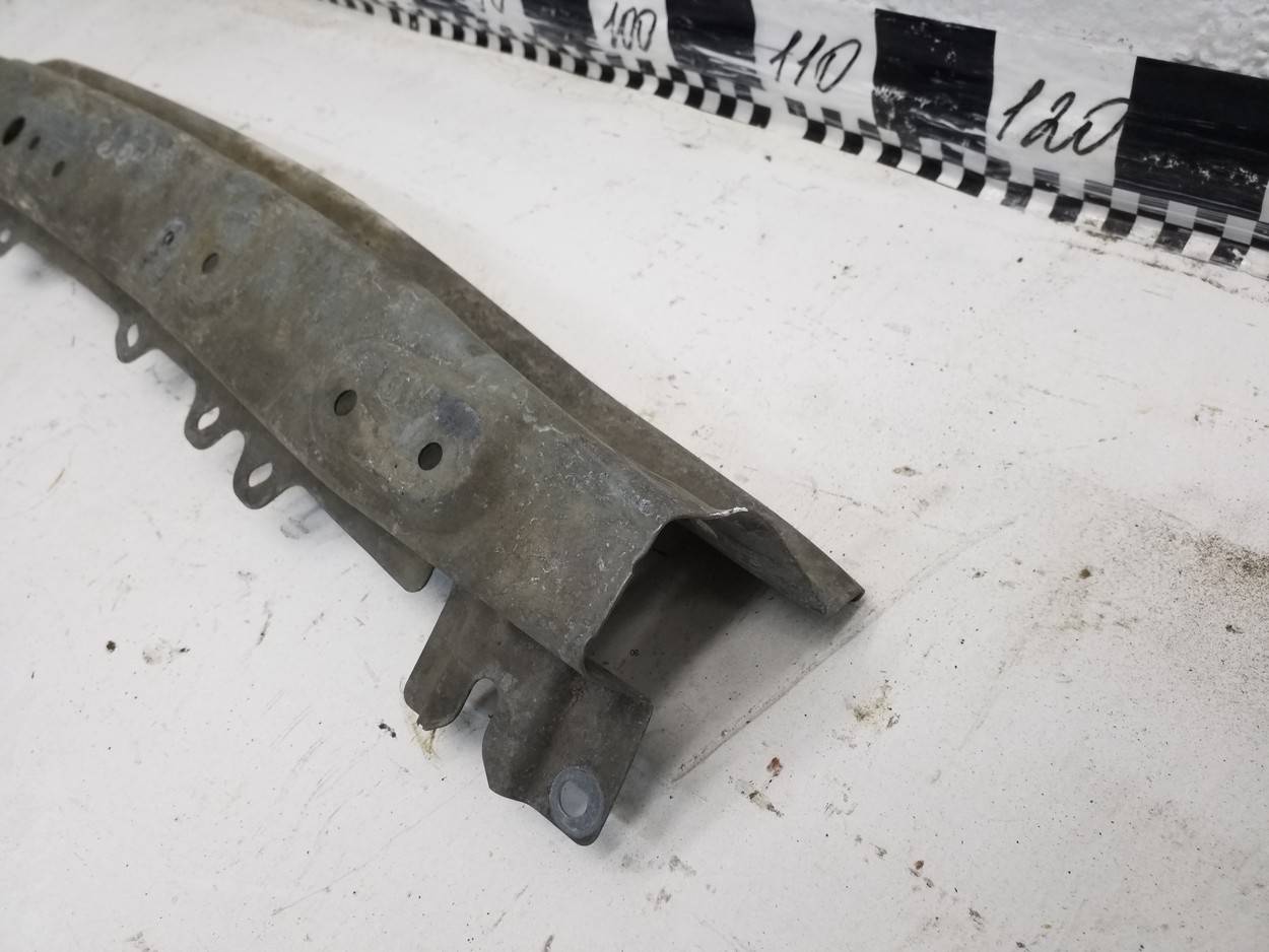 Усилитель переднего бампера