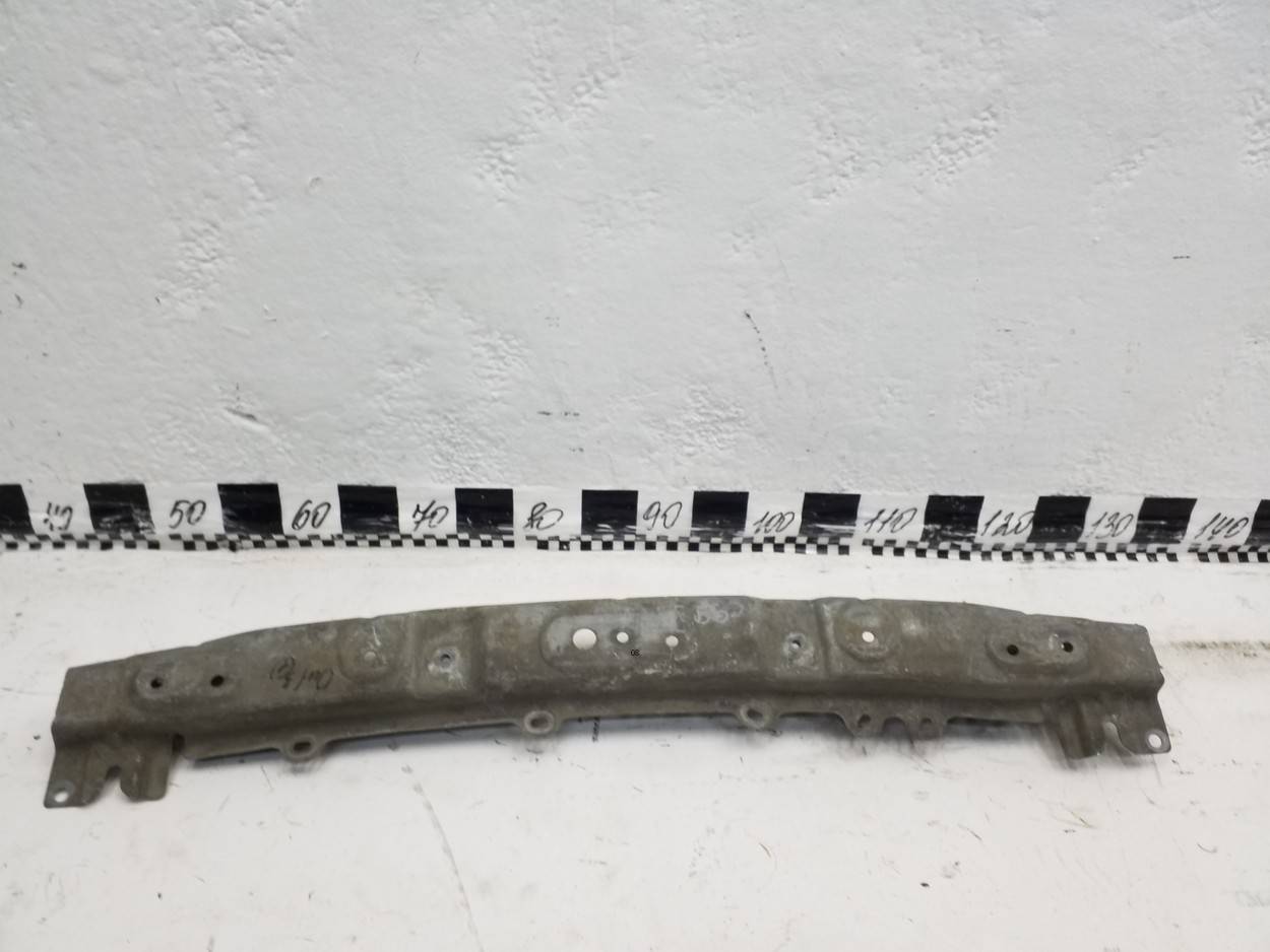 Усилитель переднего бампера