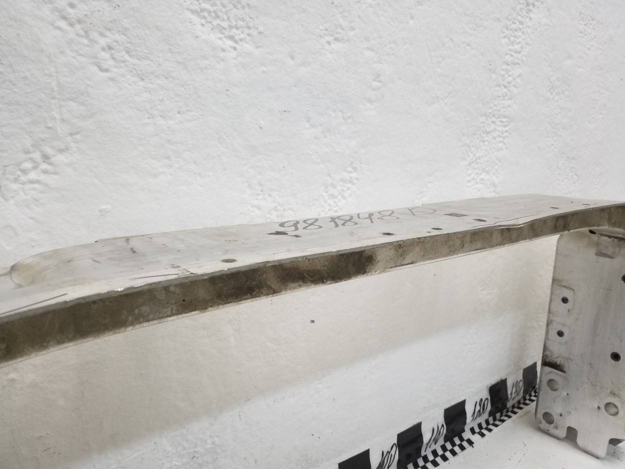 Усилитель переднего бампера