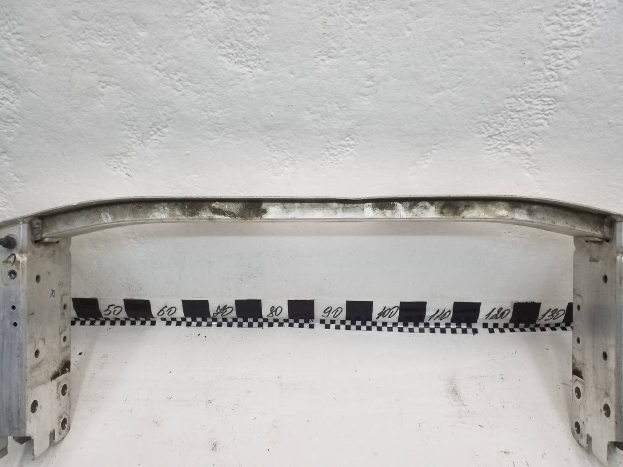 Усилитель переднего бампера