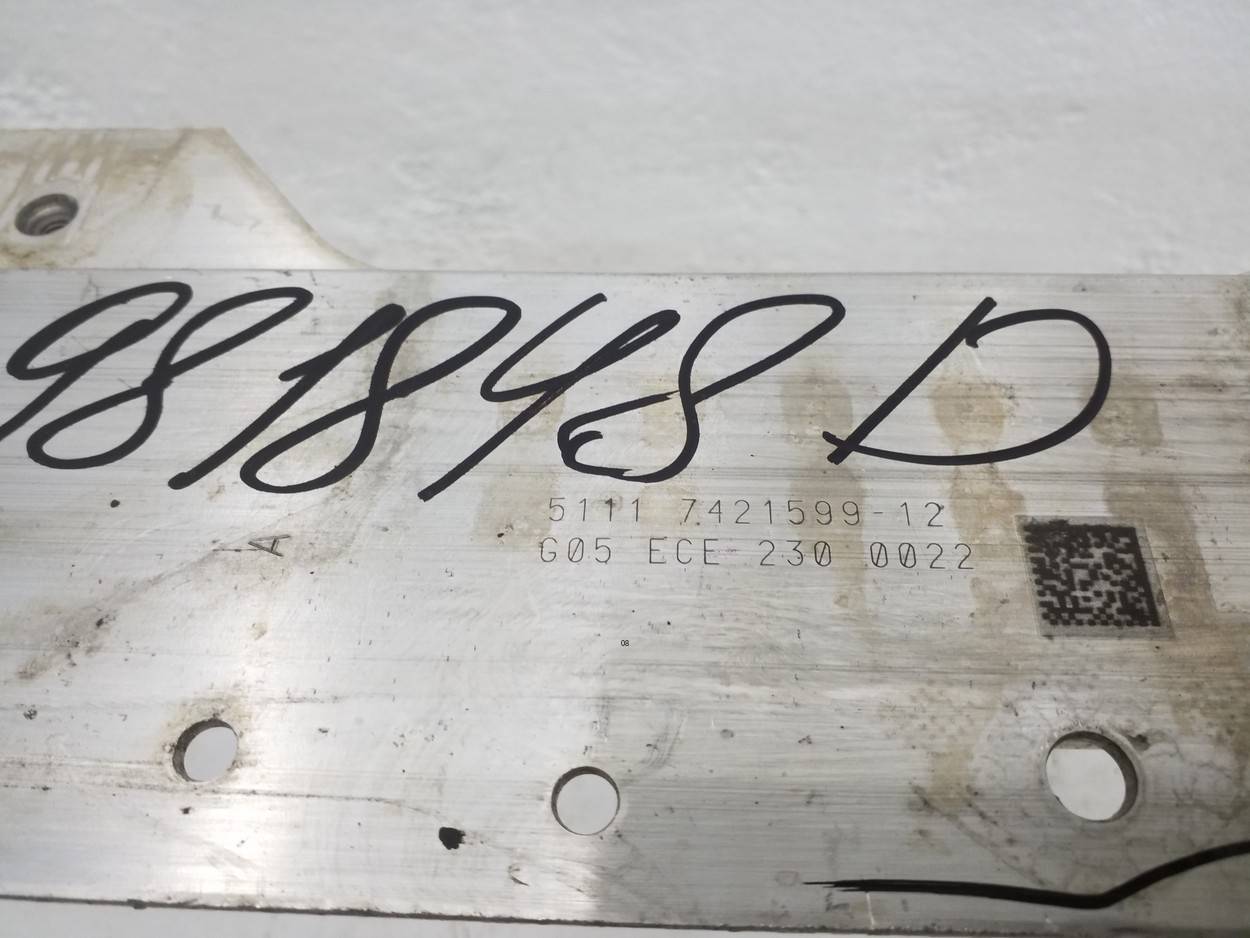 Усилитель переднего бампера