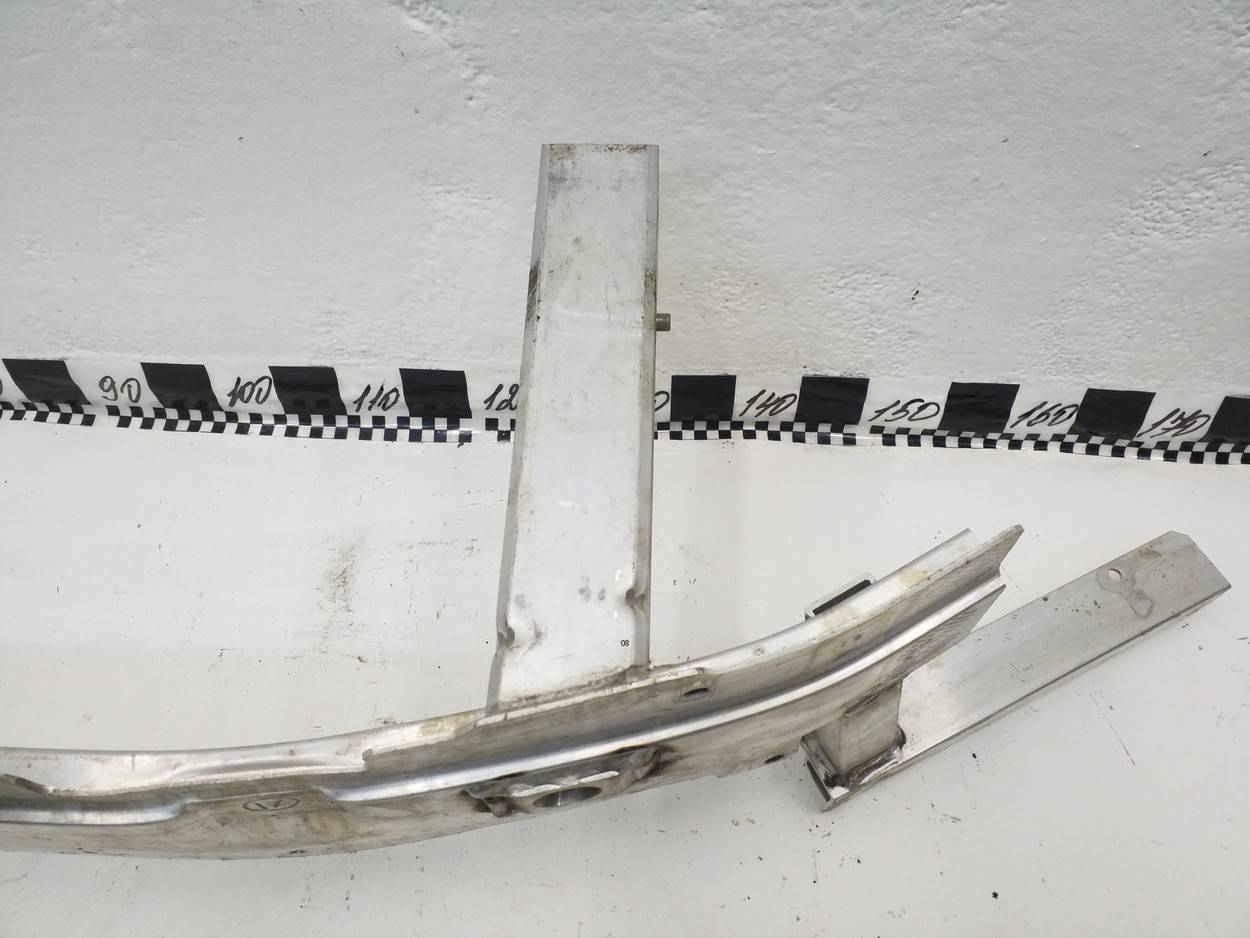 Усилитель переднего бампера