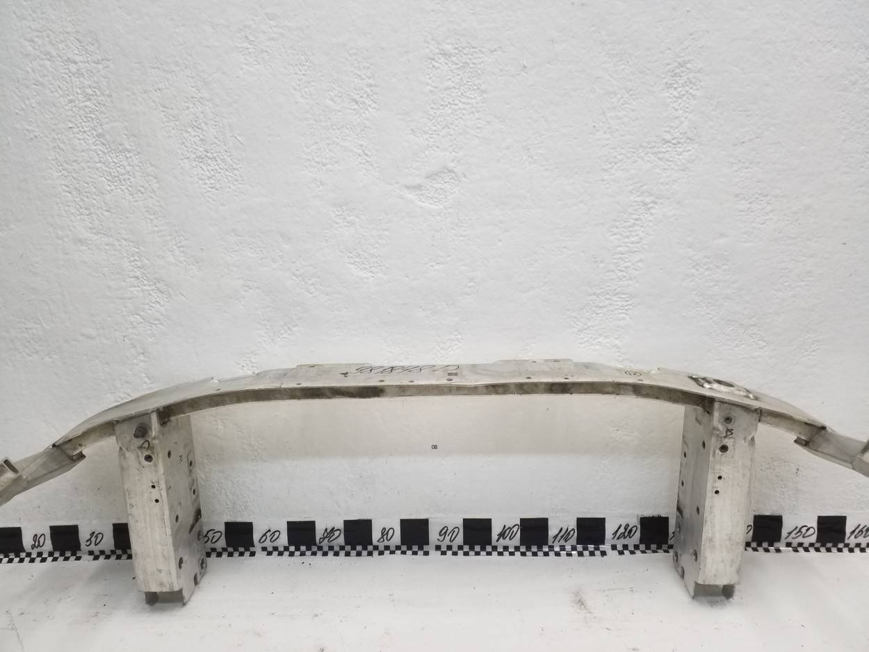 Усилитель переднего бампера