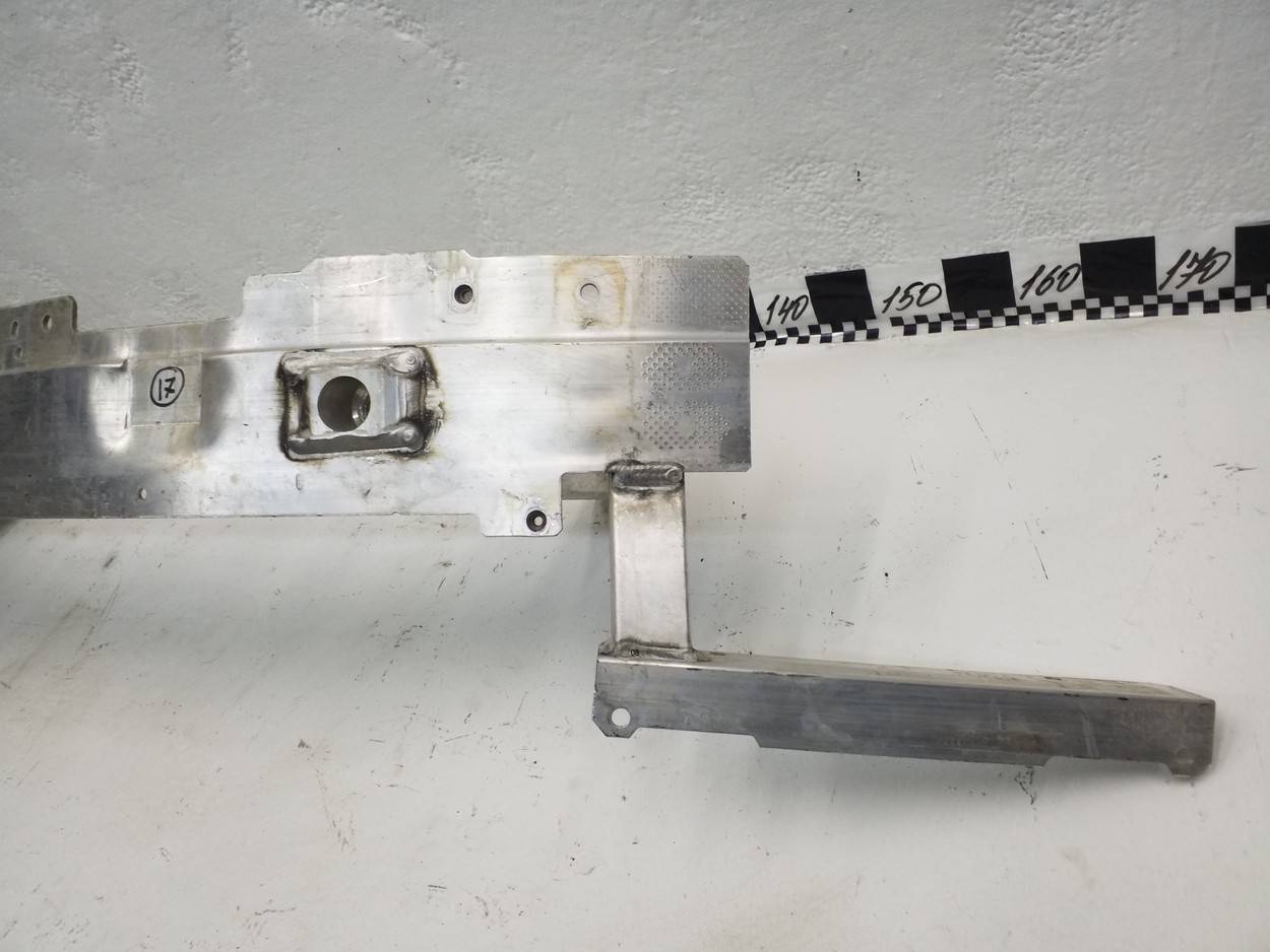 Усилитель переднего бампера