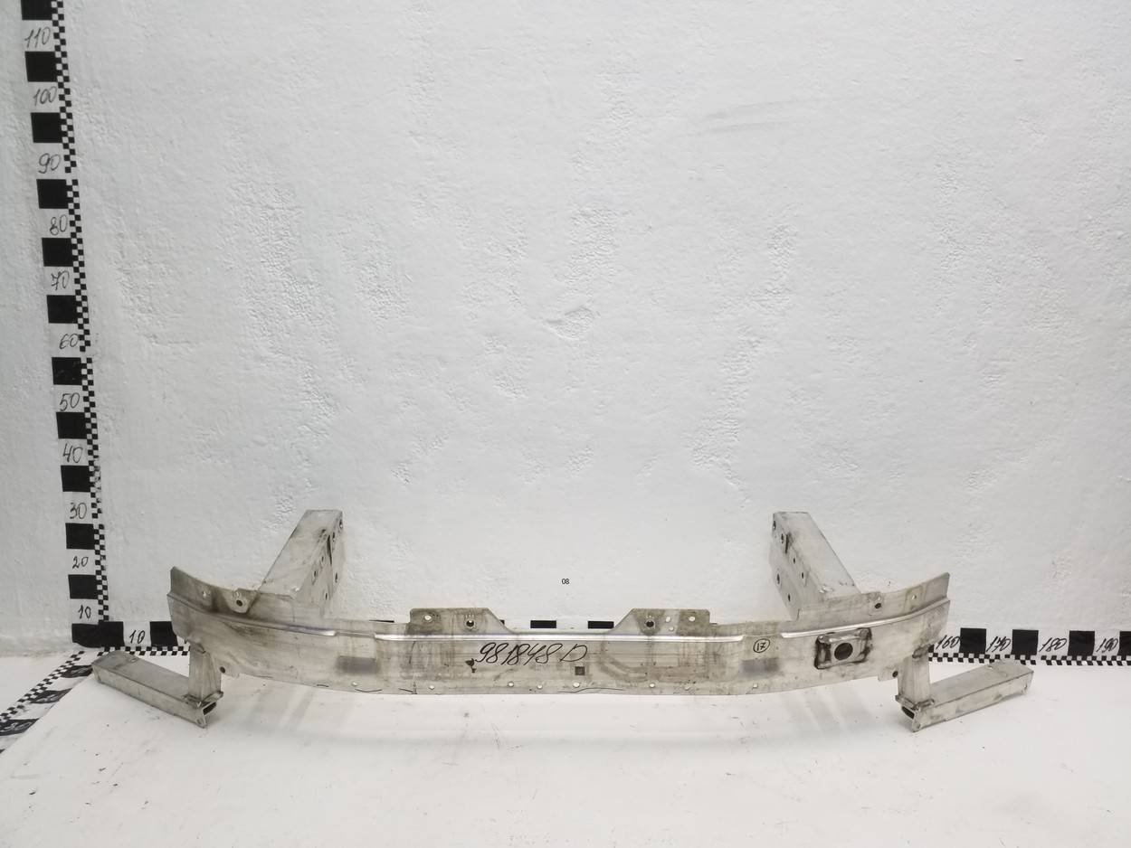 Усилитель переднего бампера