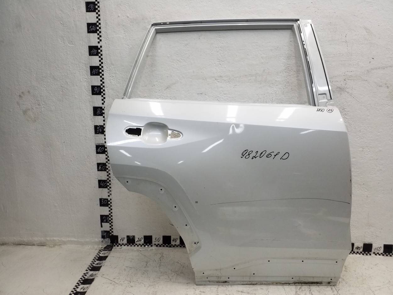Дверь задняя правая