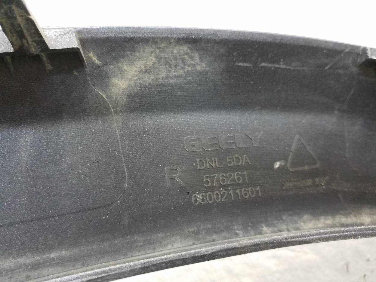 Накладка переднего крыла правого