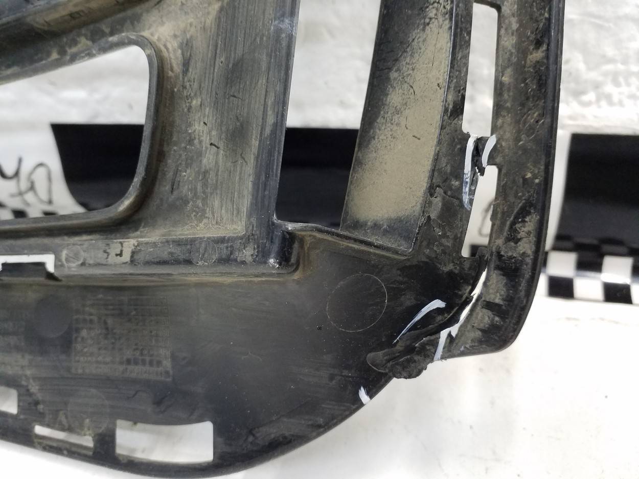 Рамка противотуманной фары левой