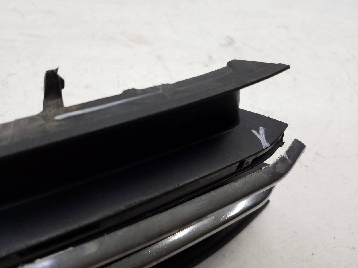 Рамка противотуманной фары правой