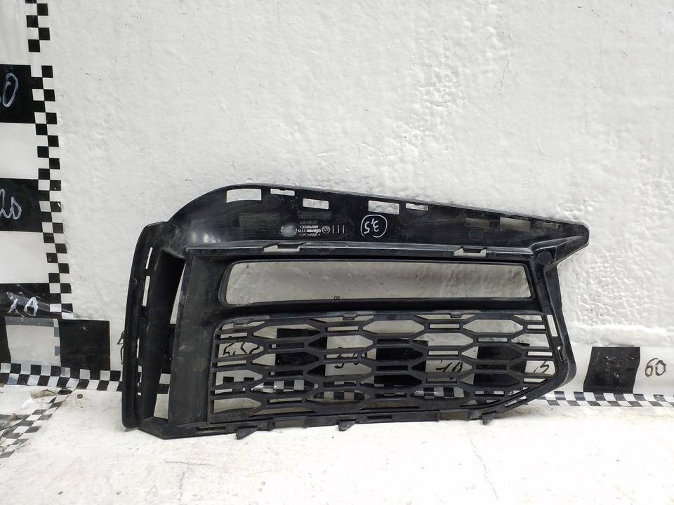 Рамка противотуманной фары левой