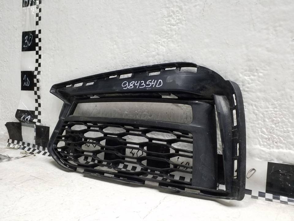 Рамка противотуманной фары левой