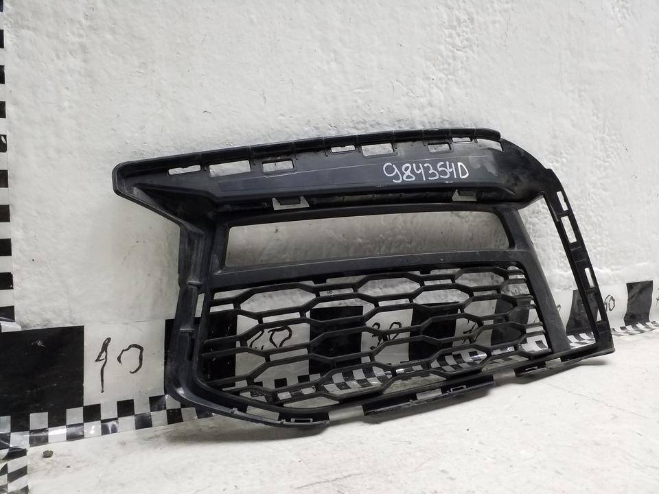 Рамка противотуманной фары левой