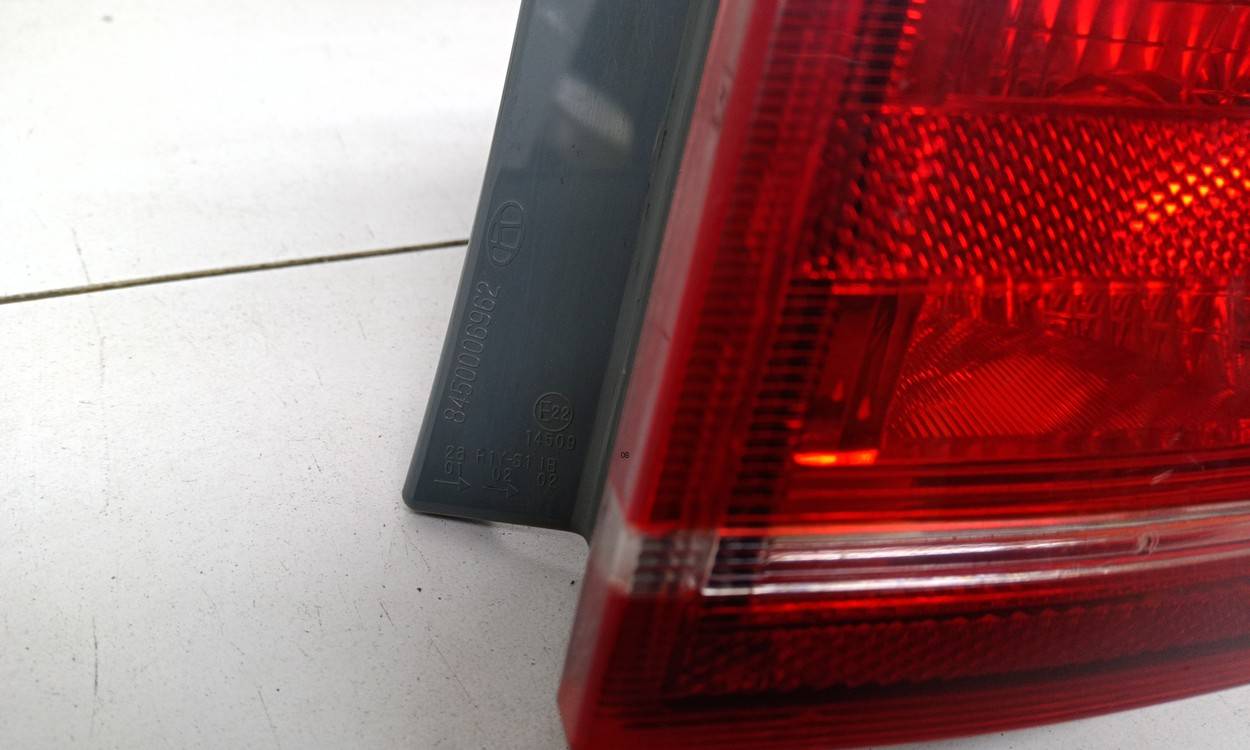 Фонарь задний наружный правый