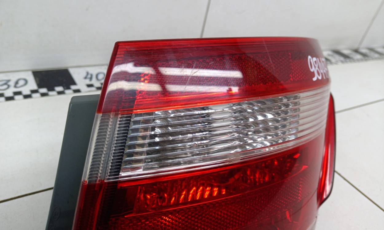 Фонарь задний наружный правый