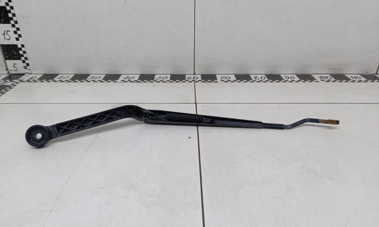 Поводок стеклоочистителя передний левый