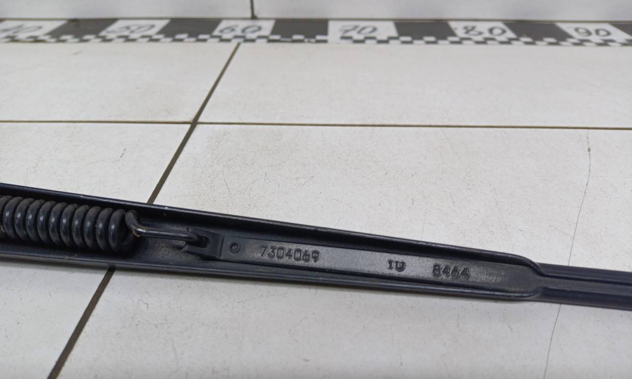 Поводок стеклоочистителя передний левый