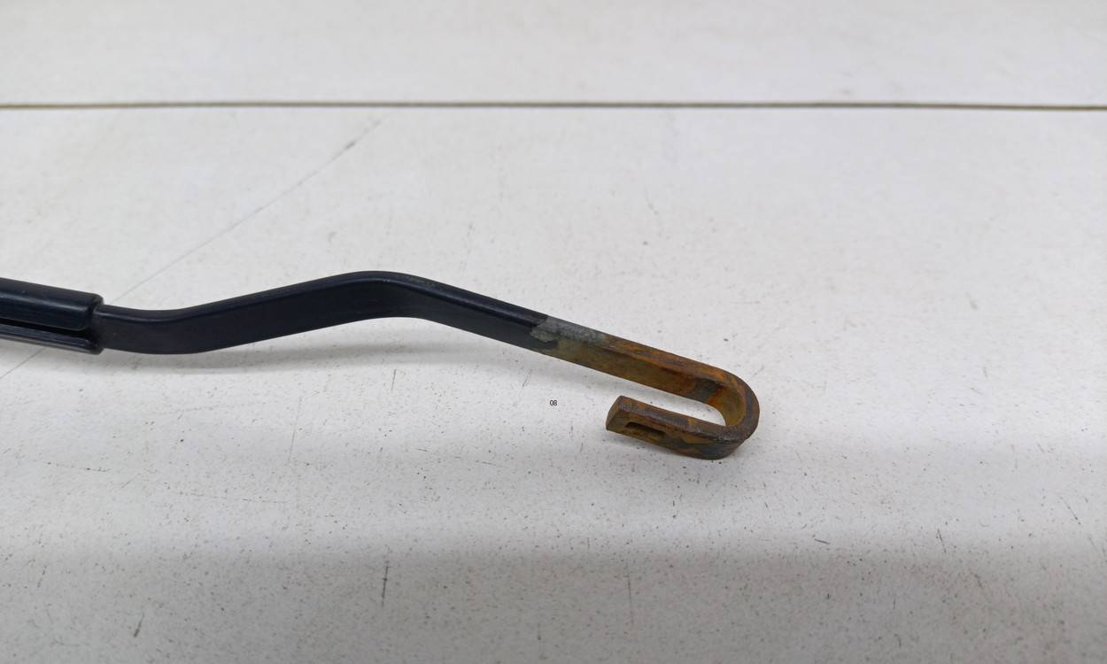 Поводок стеклоочистителя передний левый